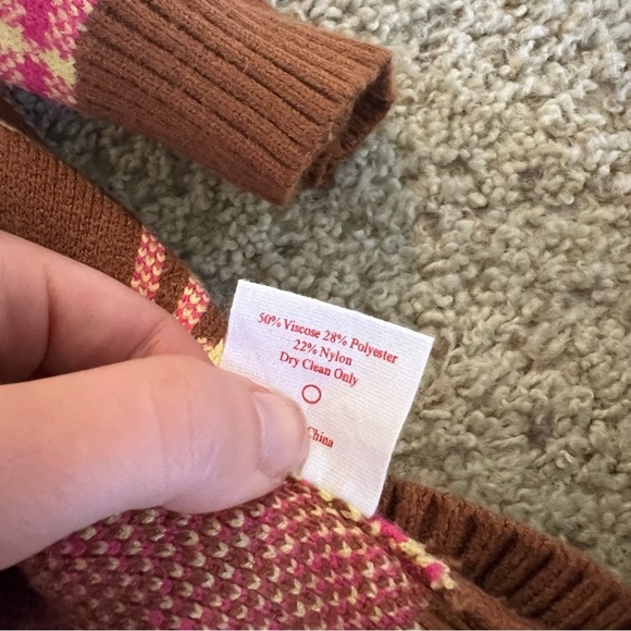 Lisa says Gah plaid print sweater - Picture 7 of 8